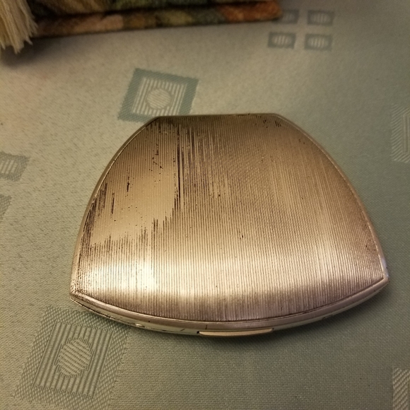 Vintage Engraved Elgin American Compact - Picture 5 of 5